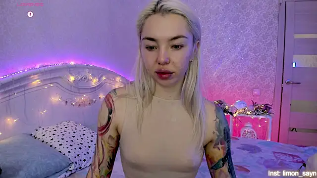 LillyMoure  online show from November 2025 11:27:02 PM