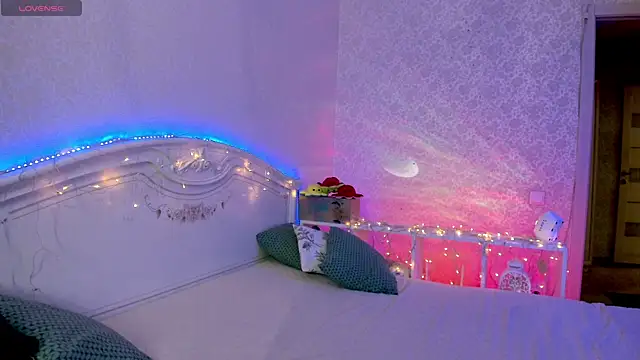 Snapshot of LillyMoure_ chatting on January 2026 11:41:02 PM LillyMoure online show from January 2026 11:41:02 PM