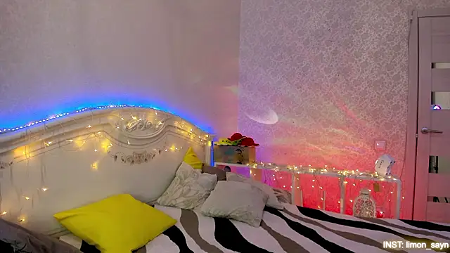 Snapshot of LillyMoure_ chatting on January 2026 11:14:01 PM LillyMoure online show from January 2026 11:14:01 PM