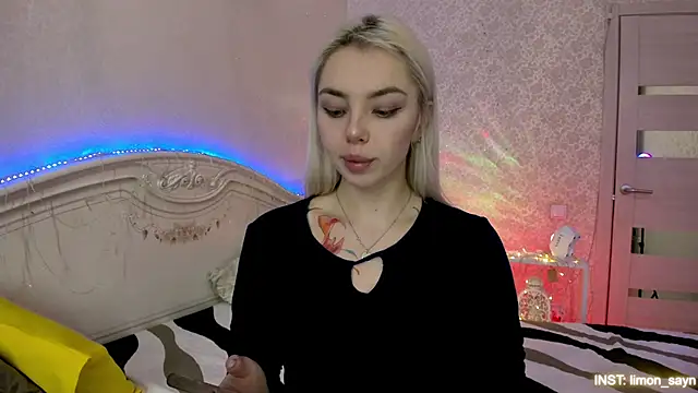 Snapshot of LillyMoure_ chatting on February 2026 11:03:02 PM LillyMoure online show from February 2026 11:03:02 PM