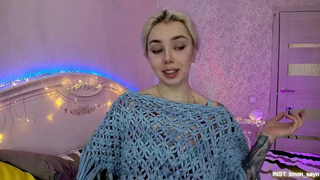 Snapshot of LillyMoure_ chatting on February 2026 11:36:01 PM LillyMoure online show from February 2026 11:36:01 PM