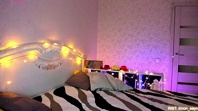 Snapshot of LillyMoure_ chatting on February 2026 11:05:02 PM LillyMoure online show from February 2026 11:05:02 PM