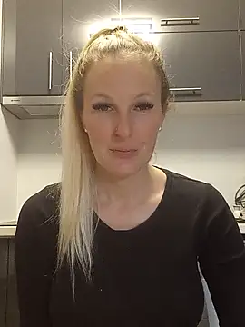 Snapshot of MaviePearl chatting on January 2025 08:23:02 AM MaviePearl online show from January 2025 08:23:02 AM