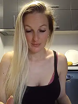 Snapshot of MaviePearl chatting on March 2025 08:34:02 AM MaviePearl online show from March 2025 08:34:02 AM