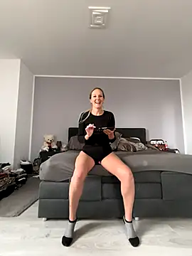 Snapshot of MaviePearl chatting on October 2025 09:29:01 AM MaviePearl online show from October 2025 09:29:01 AM