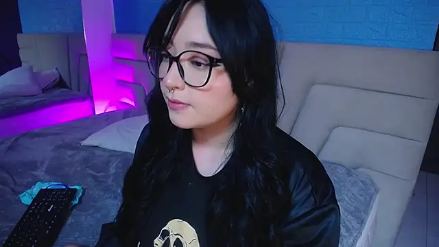Snapshot of Miss_Loise chatting on October 2025 01:27:02 AM Miss Loise online show from October 2025 01:27:02 AM