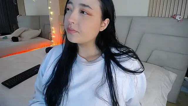 Miss Loise online show from December 2025 02:38:01 AM