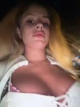 Snapshot of BritneyDimond chatting on December 2024 10:11:02 PM BritneyDimond online show from December 2024 10:11:02 PM