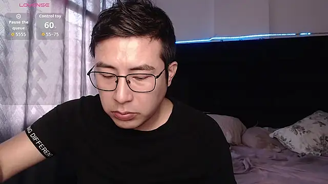 andrewmhilton  online show from January 2026 04:53:02 PM