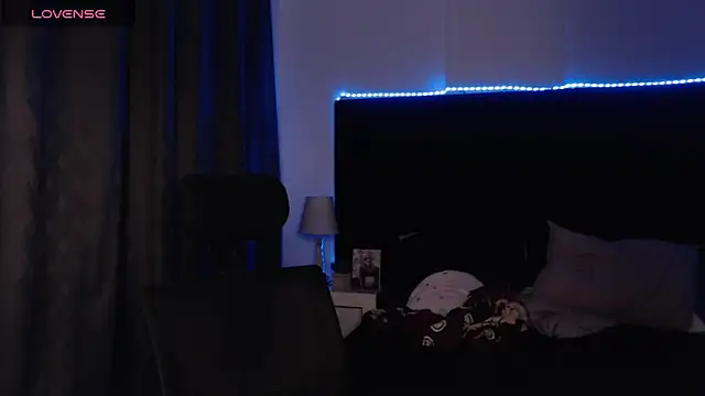 andrewmhilton  online show from March 2026 06:47:02 AM