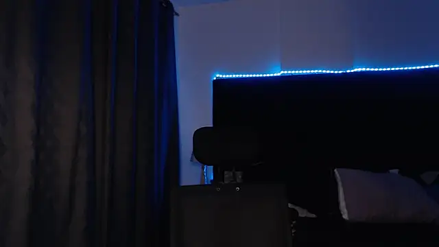 andrewmhilton  online show from March 2026 06:25:01 AM