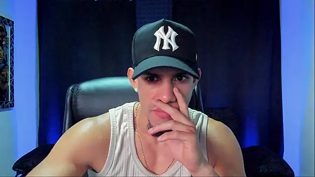 Snapshot of jhonnysnow17 chatting on January 2026 09:35:02 PM jhonnysnow17 online show from January 2026 09:35:02 PM