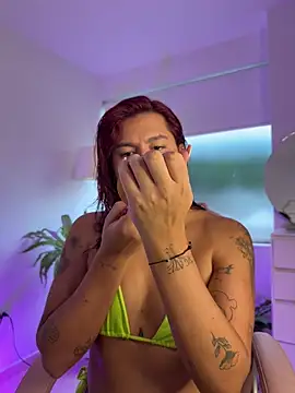 Snapshot of ari_artis chatting on September 2025 08:31:01 PM ari artis online show from September 2025 08:31:01 PM