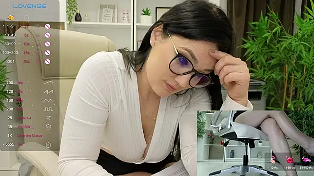 SelineSole online show from February 2025 08:17:02 PM