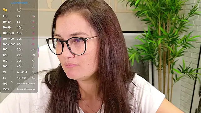 SelineSole online show from September 2025 03:01:01 PM