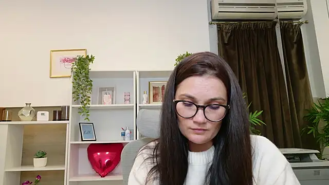 SelineSole online show from December 2025 04:04:01 PM