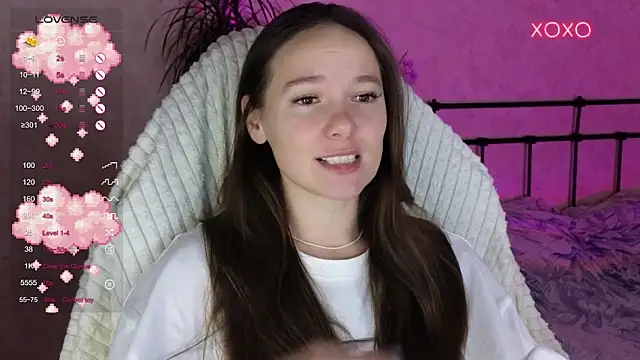 lil luna x online show from December 2025 05:53:02 PM