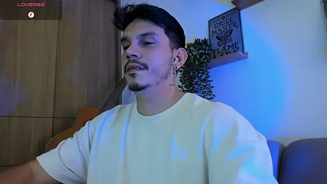 Snapshot of alejandro_stark chatting on April 2026 10:12:02 PM alejandro stark online show from April 2026 10:12:02 PM