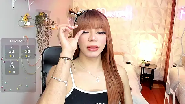 hurrencam online show from December 2025 12:58:02 PM