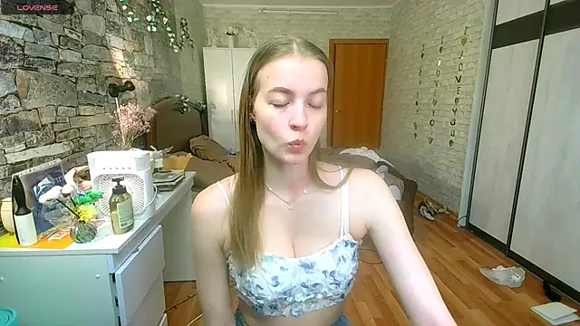 Snapshot of __Aphrodita__wow__ chatting on May 2026 02:45:01 PM Aphrodita wow online show from May 2026 02:45:01 PM