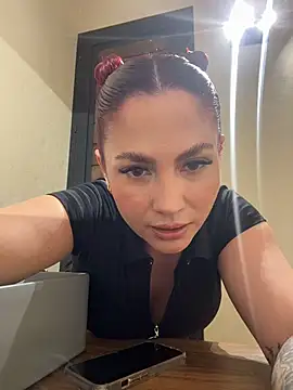 zafiro mo0n online show from July 2026 11:26:01 PM