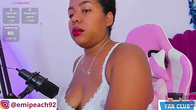Snapshot of samanthaabloom chatting on May 2026 12:37:01 AM samanthaabloom online show from May 2026 12:37:01 AM