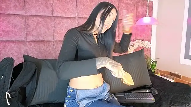 Taly Fox online show from June 2026 09:39:01 PM