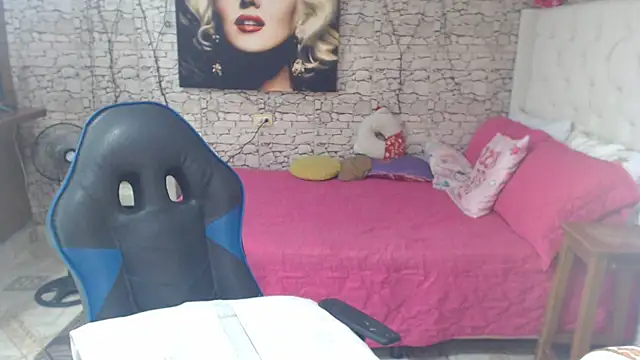 Snapshot of AlissonTyler4u chatting on July 2026 04:18:01 AM AlissonTyler4u online show from July 2026 04:18:01 AM
