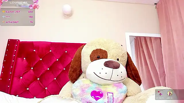 Snapshot of Tyra_Privacy chatting on December 2024 09:32:02 AM Tyra Privacy online show from December 2024 09:32:02 AM