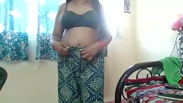 NautyBabe online show from November 2025 09:28:02 AM