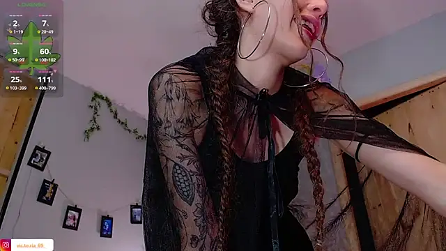 VickyJackson  online show from December 2025 04:24:01 PM