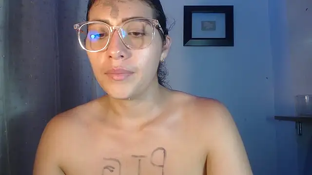 DaMikaela  online show from March 2025 10:32:01 PM