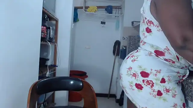 LiraRusso online show from October 2025 08:40:01 PM