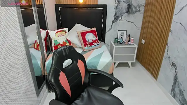 LORENADAVIES online show from November 2025 07:03:01 PM