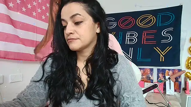 Snapshot of LovelyAzucena chatting on June 2026 03:18:01 PM LovelyAzucena online show from June 2026 03:18:01 PM