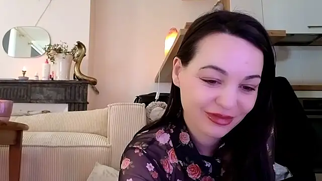 Lilie romeo online show from February 2025 12:01:02 PM