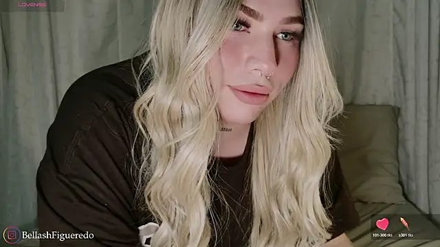 Snapshot of IsabellaFigueredo__ chatting on October 2025 11:20:01 PM IsabellaFigueredo   online show from October 2025 11:20:01 PM
