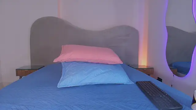 Snapshot of lucyy_gray chatting on December 2025 03:12:01 AM lucyy gray online show from December 2025 03:12:01 AM