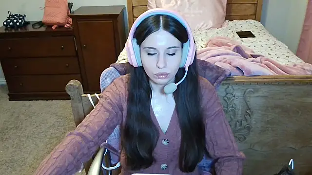 Snapshot of alisonfields chatting on December 2025 01:38:02 PM alisonfields online show from December 2025 01:38:02 PM