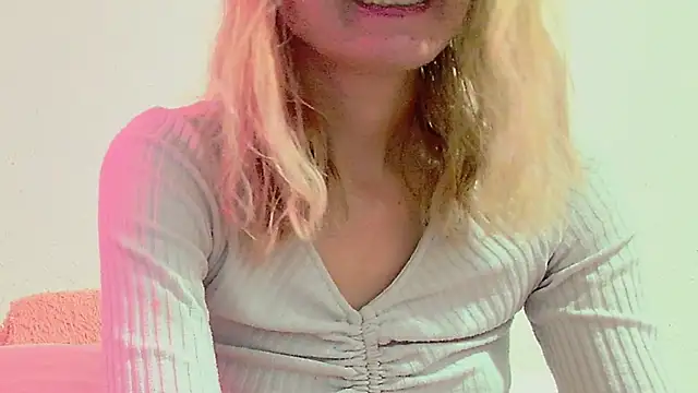 Snapshot of SecretAnni chatting on December 2024 10:41:01 AM SecretAnni online show from December 2024 10:41:01 AM