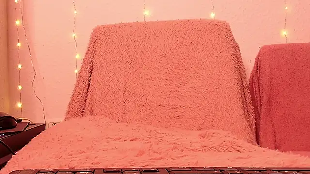 Snapshot of SecretAnni chatting on December 2024 09:11:02 AM SecretAnni online show from December 2024 09:11:02 AM