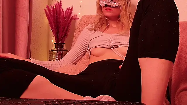 Snapshot of SecretAnni chatting on December 2024 05:16:01 AM SecretAnni online show from December 2024 05:16:01 AM