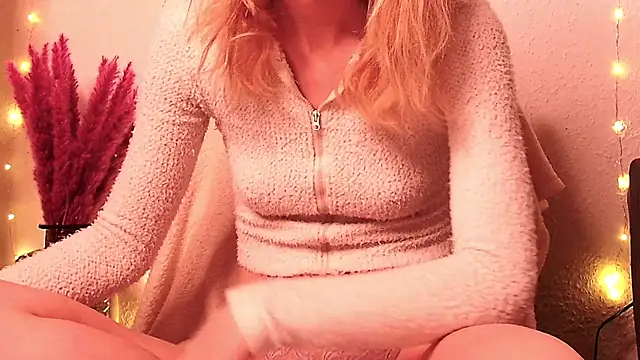 Snapshot of SecretAnni chatting on January 2025 06:35:02 AM SecretAnni online show from January 2025 06:35:02 AM