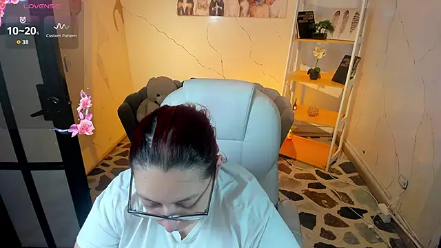 NiickyJones online show from November 2025 01:24:01 PM