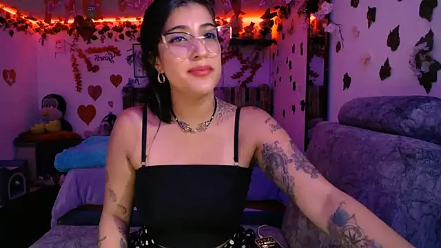 azahar  ziiz online show from February 2025 08:21:01 PM