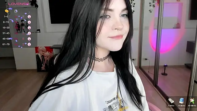 Snapshot of SelenaCute chatting on December 2024 04:59:01 AM SelenaCute online show from December 2024 04:59:01 AM