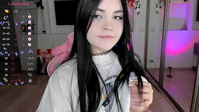 Snapshot of SelenaCute chatting on December 2024 05:05:02 AM SelenaCute online show from December 2024 05:05:02 AM