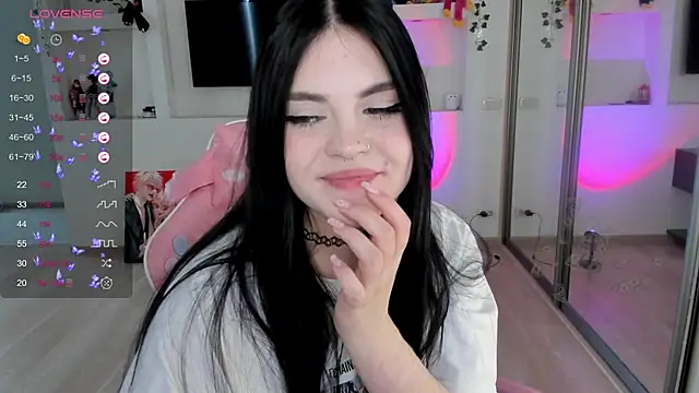 Snapshot of SelenaCute chatting on December 2024 08:09:01 AM SelenaCute online show from December 2024 08:09:01 AM