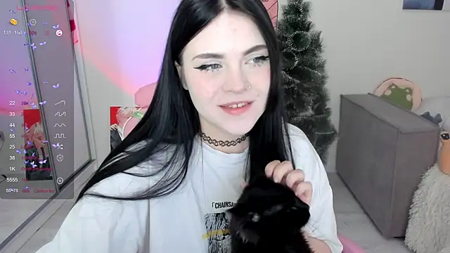 Snapshot of SelenaCute chatting on December 2024 05:06:01 AM SelenaCute online show from December 2024 05:06:01 AM