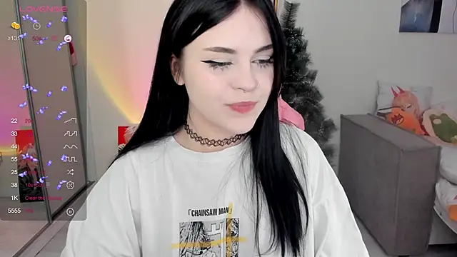 Snapshot of SelenaCute chatting on January 2025 05:03:02 AM SelenaCute online show from January 2025 05:03:02 AM